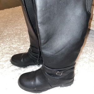 Girls black boots